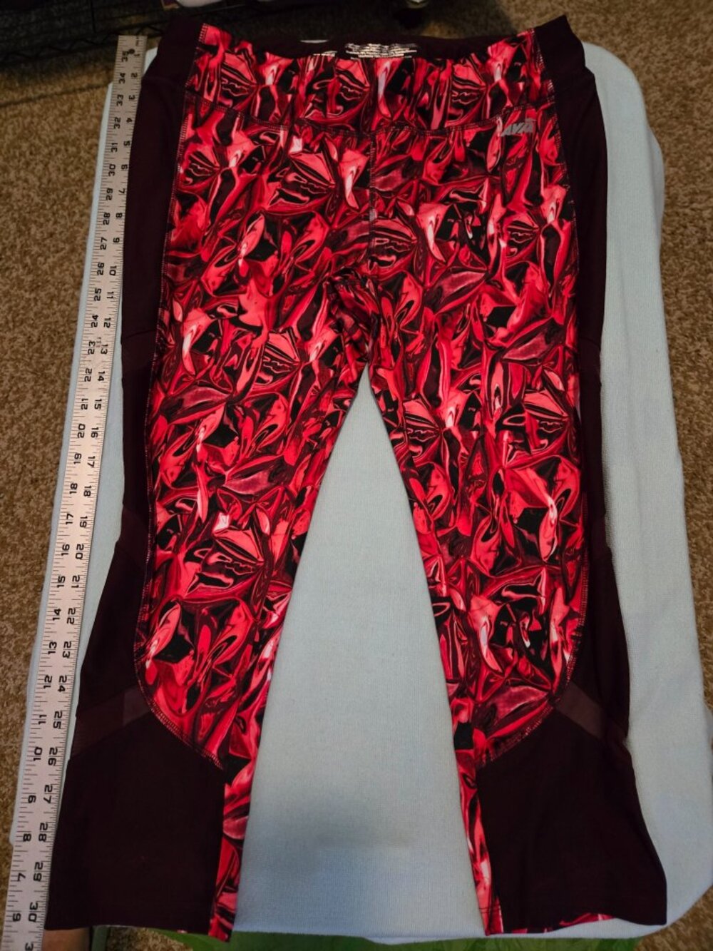 Avia red abstract leggings Avia Cropped Leggings Red Black Abstract Workout Acti